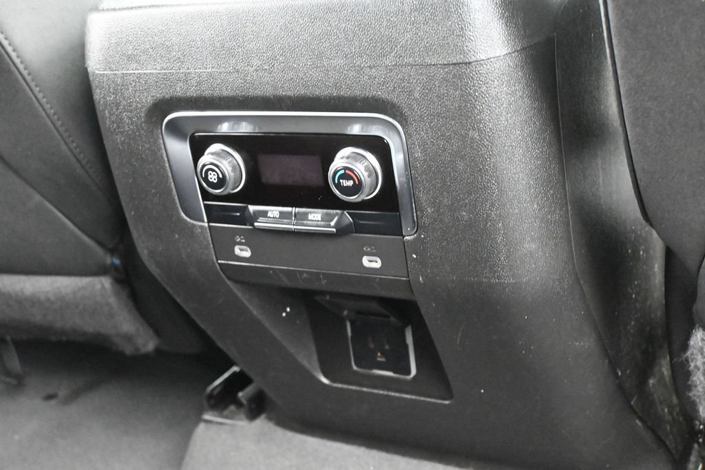 Used 2024 Chevrolet Suburban LT RWD image 42