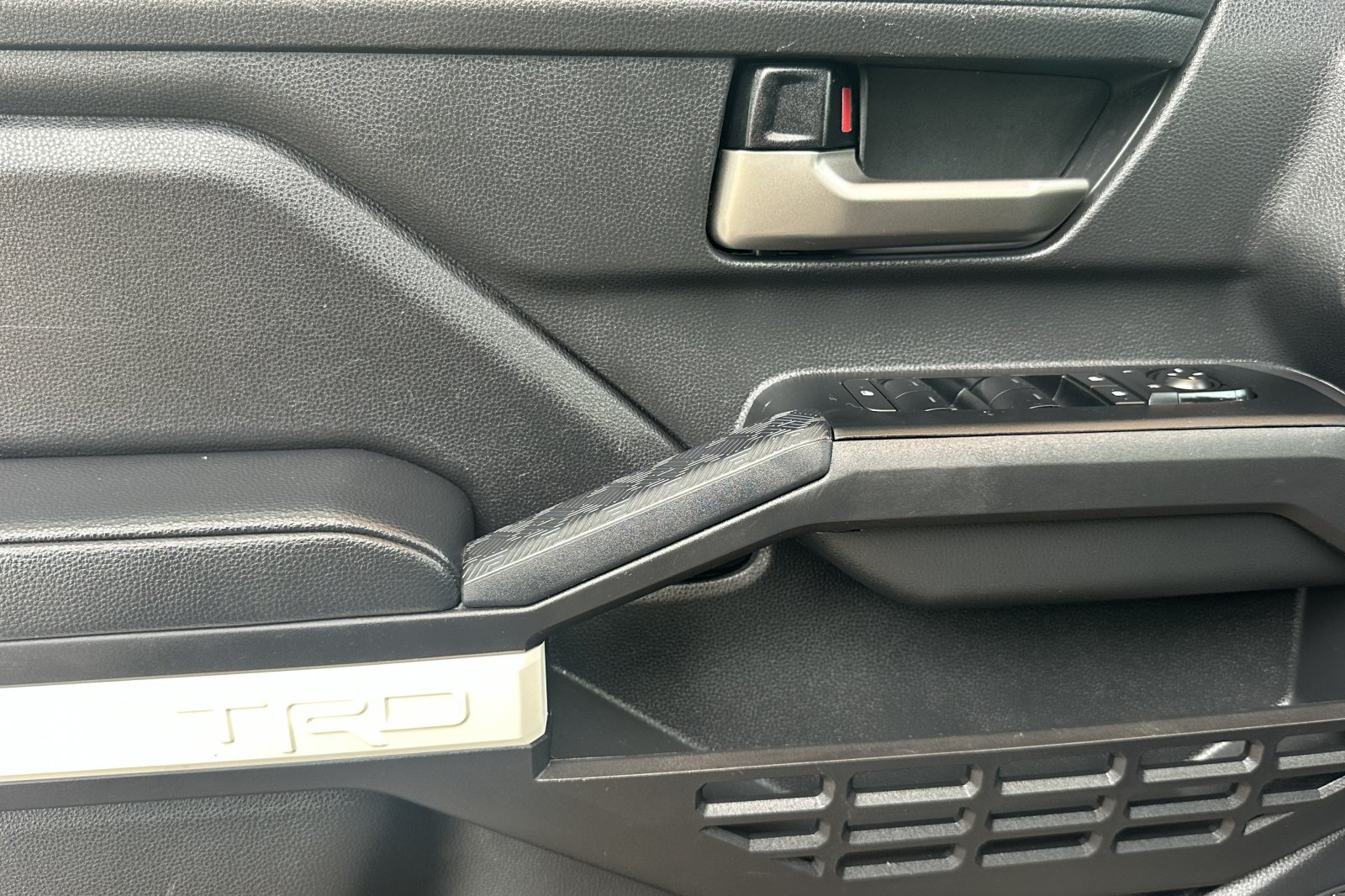 Used 2024 Toyota Tacoma TRD Off-Road AWD/4WD image 12