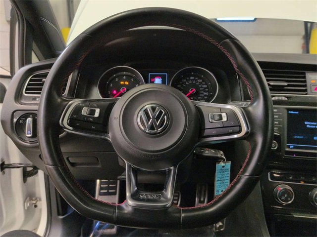 Used 2016 Volkswagen Golf S image 19