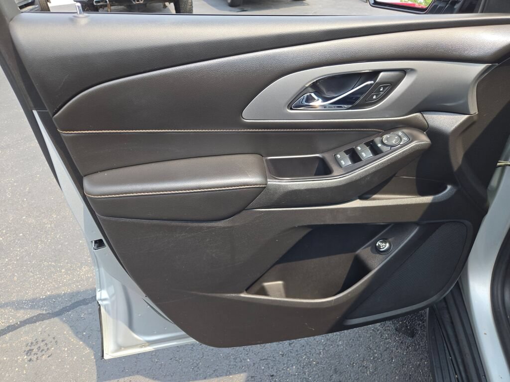 Used 2019 Chevrolet Traverse LT FWD image 23