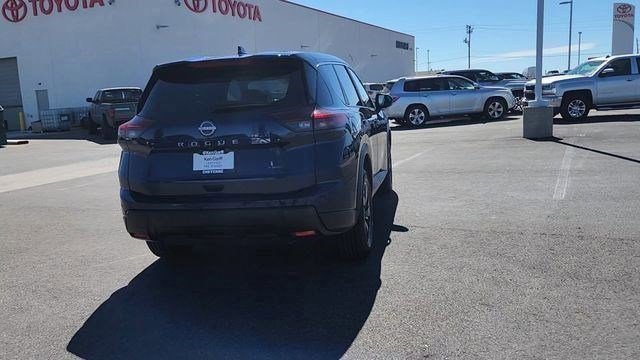 Used 2025 Nissan Rogue SV image 3