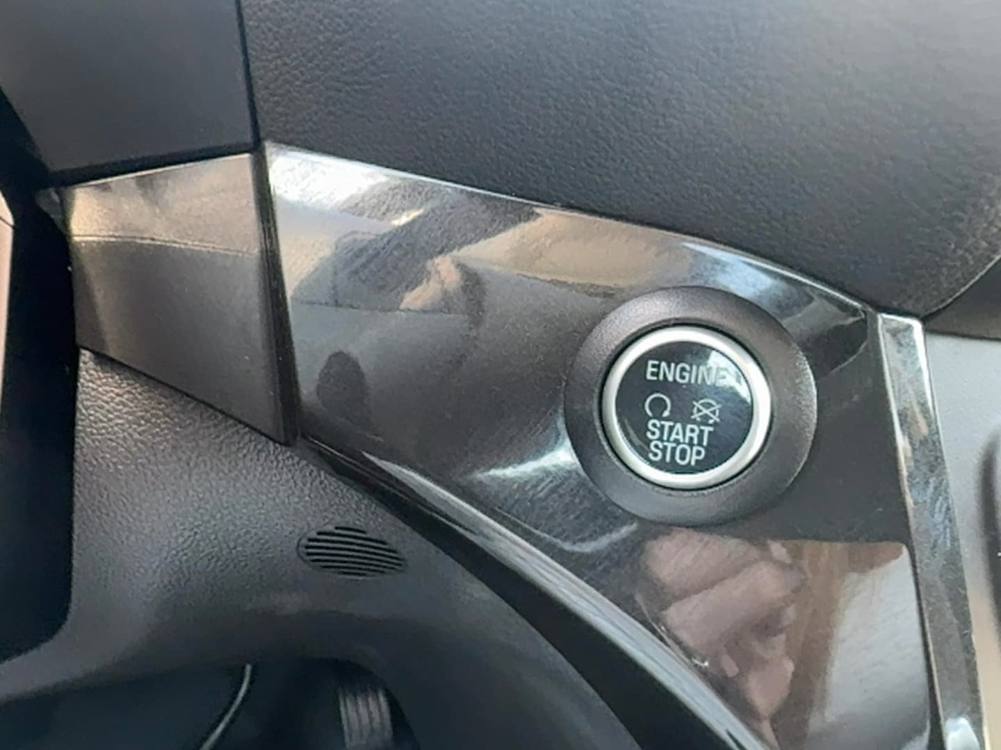 Used 2019 Ford Escape SE w/ SE Sport Appearance Package AWD/4WD image 29