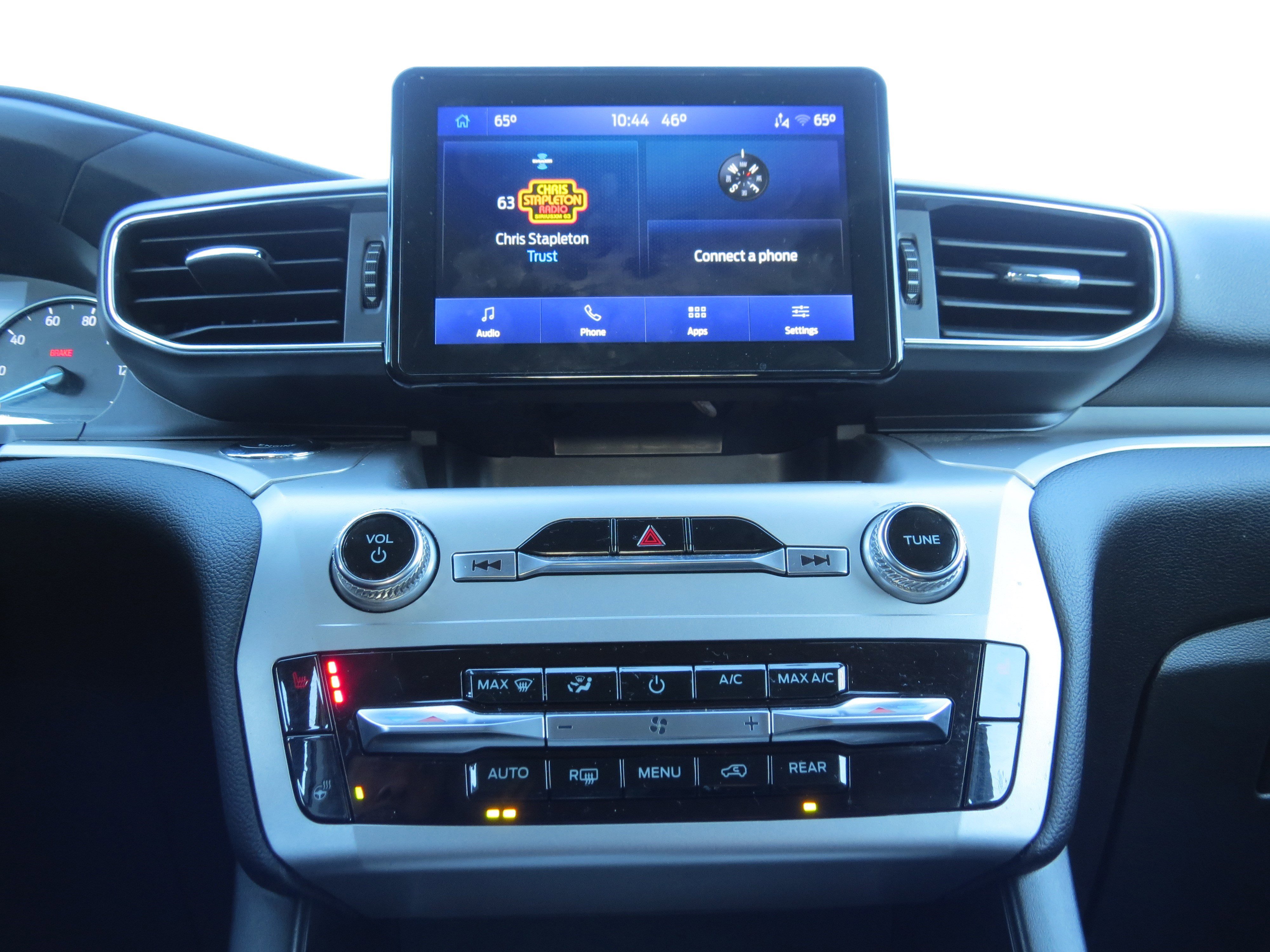 Used 2022 Ford Explorer XLT w/ Equipment Group 202A image 22