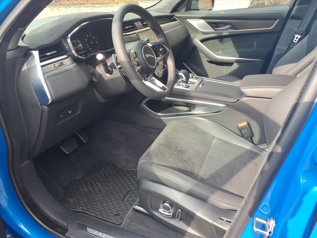 New 2026 Jaguar F-PACE SVR image 17