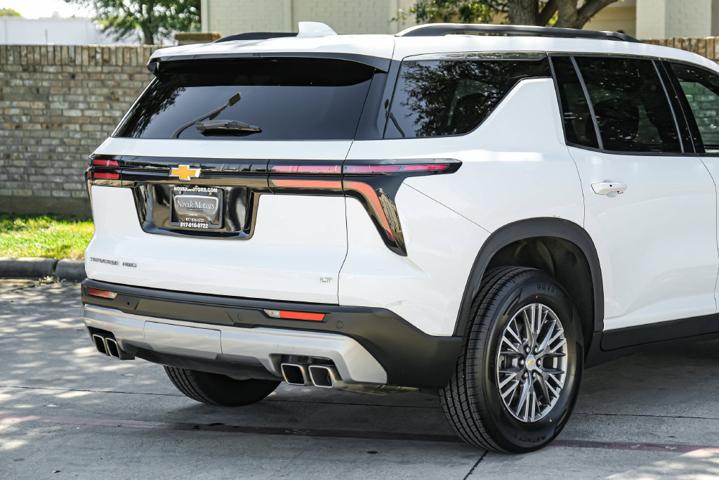 Used 2024 Chevrolet Traverse LT AWD/4WD image 17
