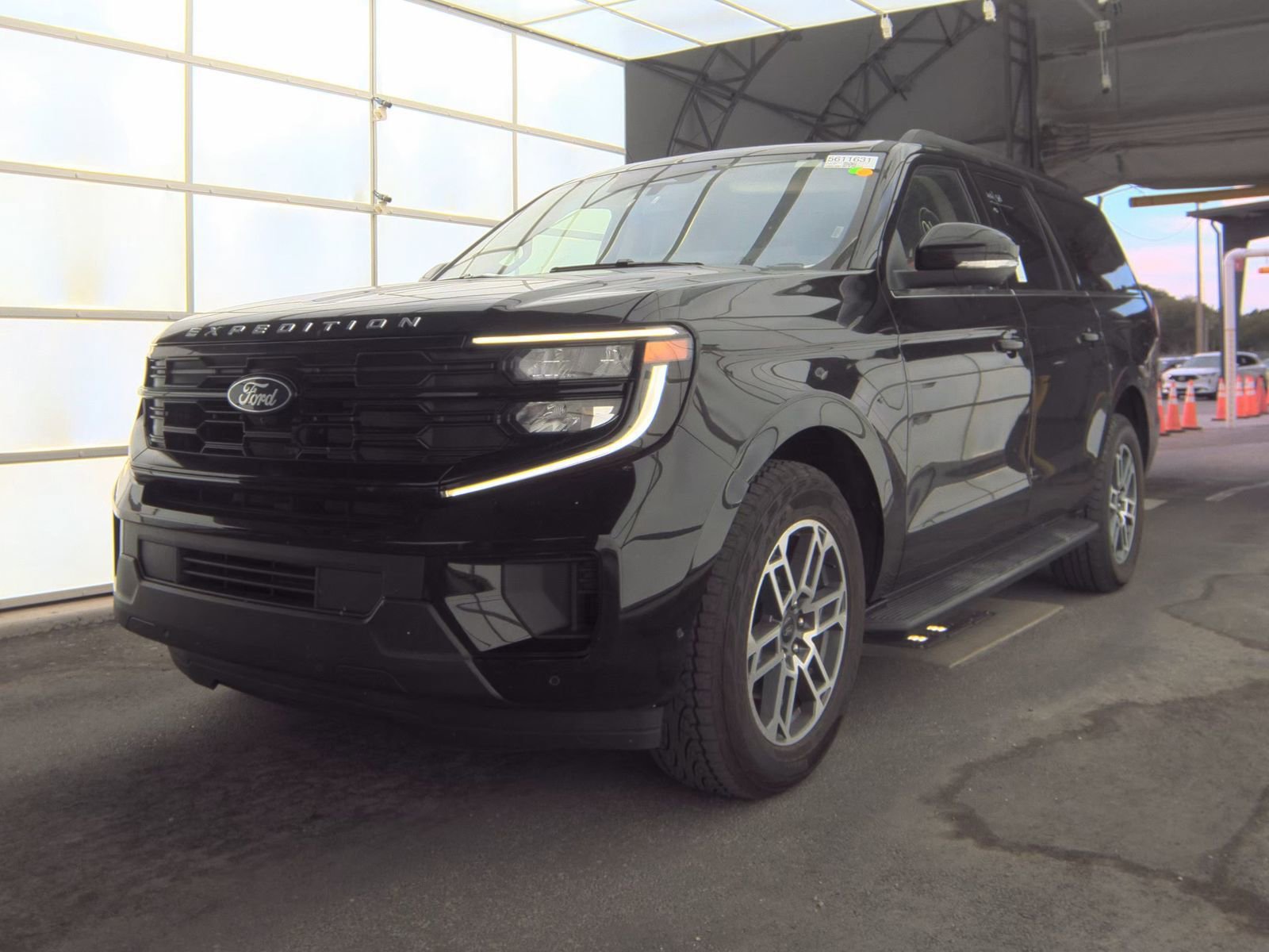 Used 2025 Ford Expedition Max Active AWD/4WD image 32