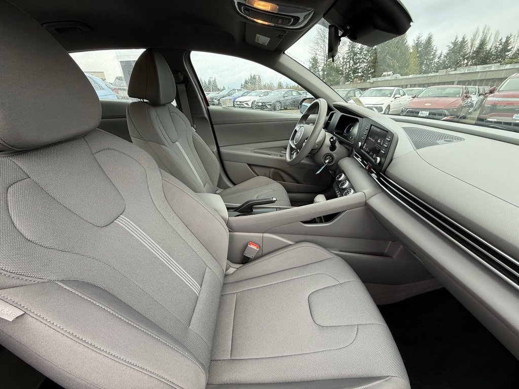 Certified 2025 Hyundai Elantra SE image 16
