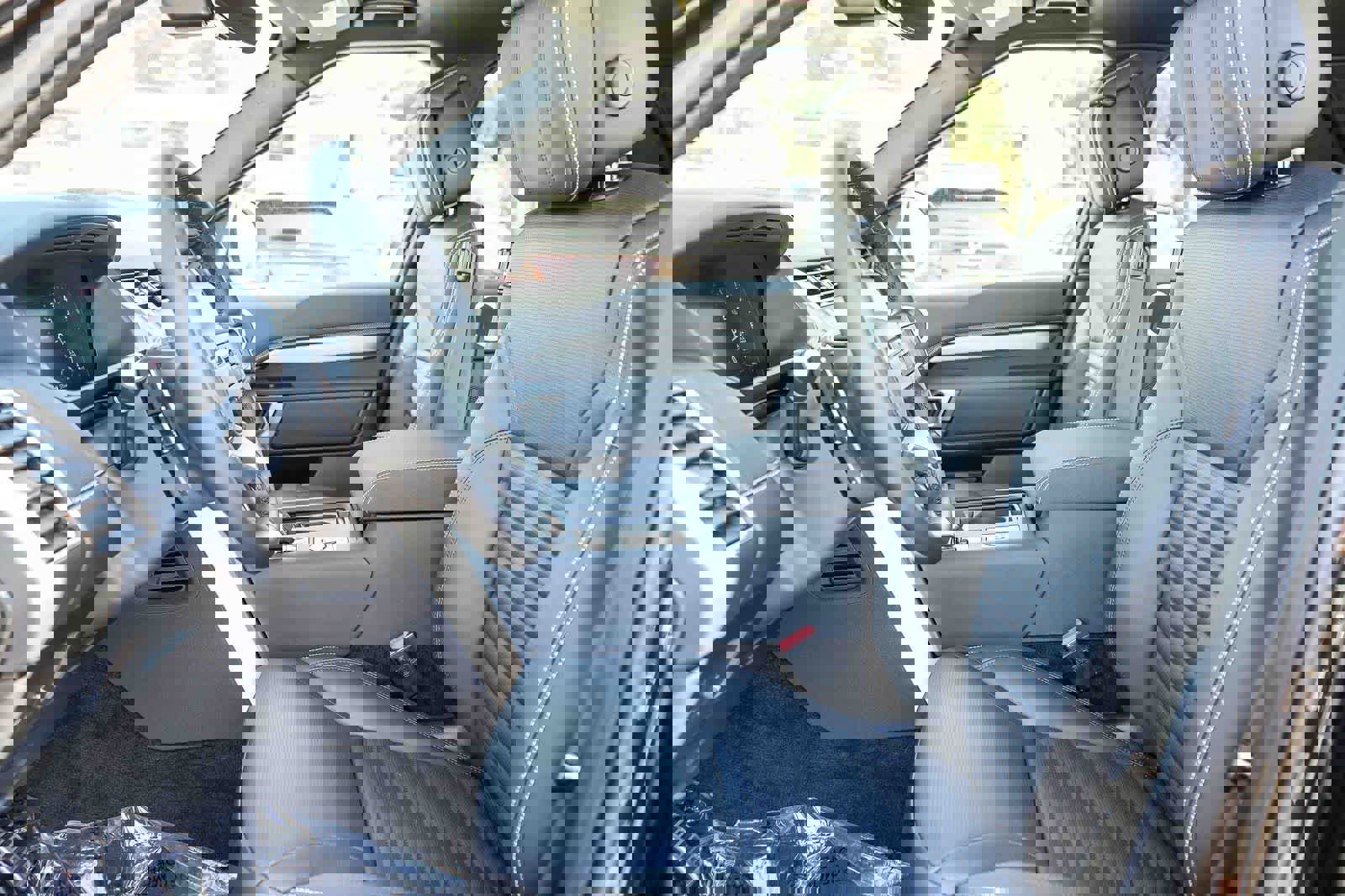 New 2026 Land Rover Discovery Limited Edition image 15