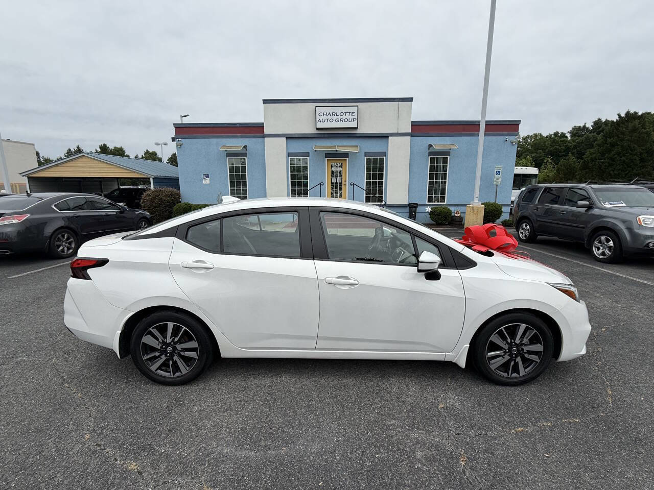 Used 2020 Nissan Versa SV image 7