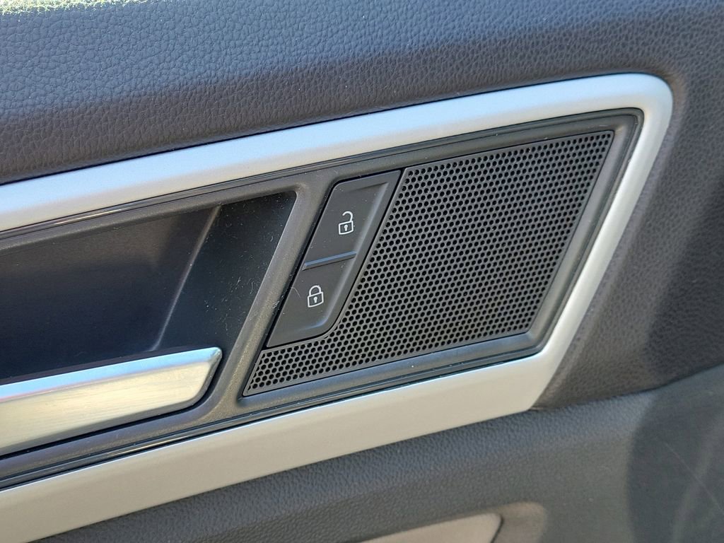 Used 2021 Volkswagen Atlas Cross Sport SE w/ Panoramic Sunroof Package image 17