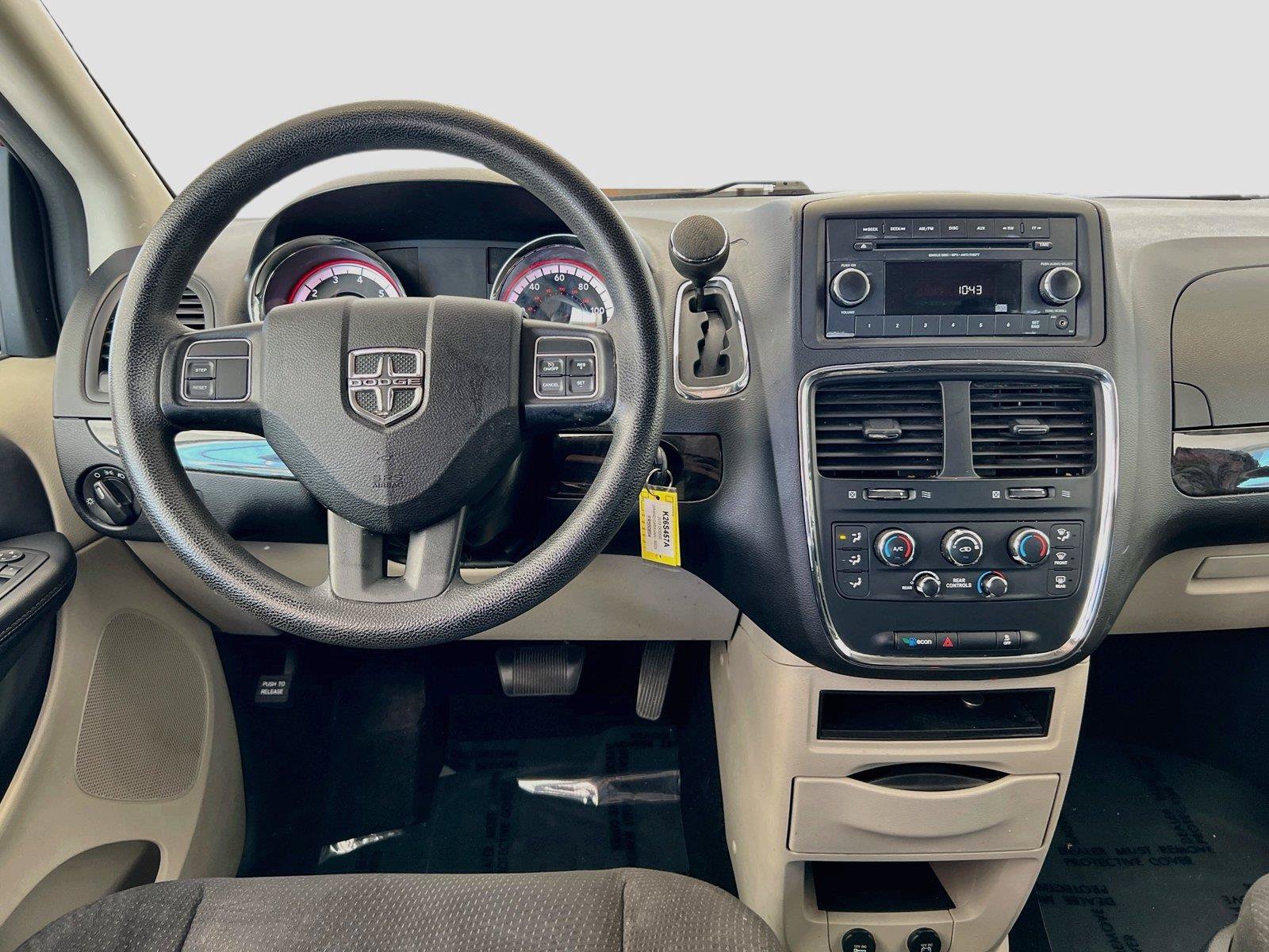 Used 2015 Dodge Grand Caravan SE w/ Quick Order Package 29E SE FWD image 2