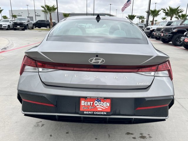 Used 2025 Hyundai Elantra Limited image 5