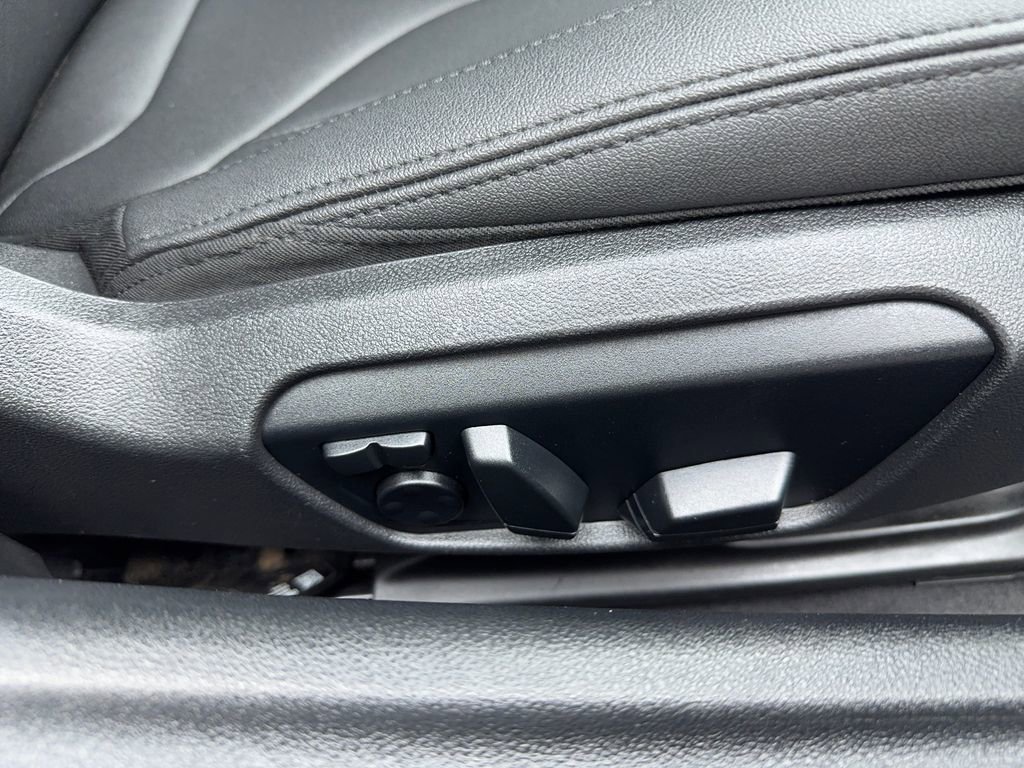 Used 2022 BMW Z4 sDrive30i w/ Driving Assistance Package image 25