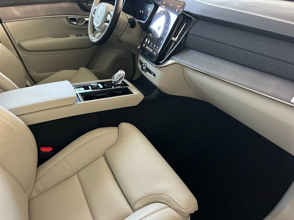 New 2026 Volvo XC90 T8 Ultra w/ Protection Package Premier AWD/4WD image 16