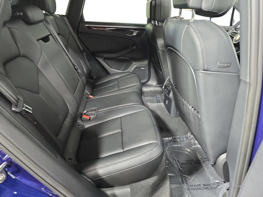 Certified 2025 Porsche Macan AWD/4WD image 26