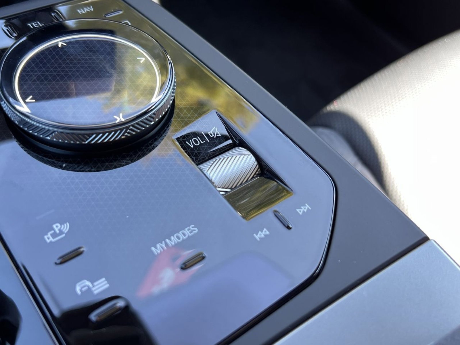 New 2026 BMW iX xDrive60 w/ M Sport Package image 15