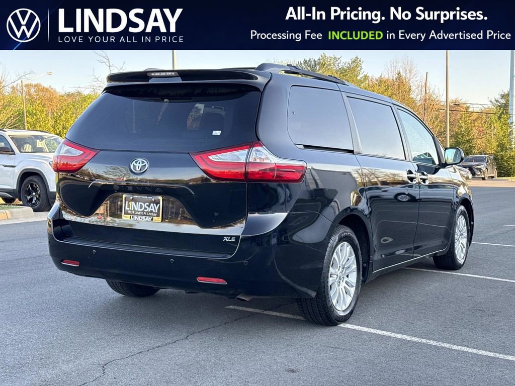 Used 2017 Toyota Sienna XLE Premium image 3