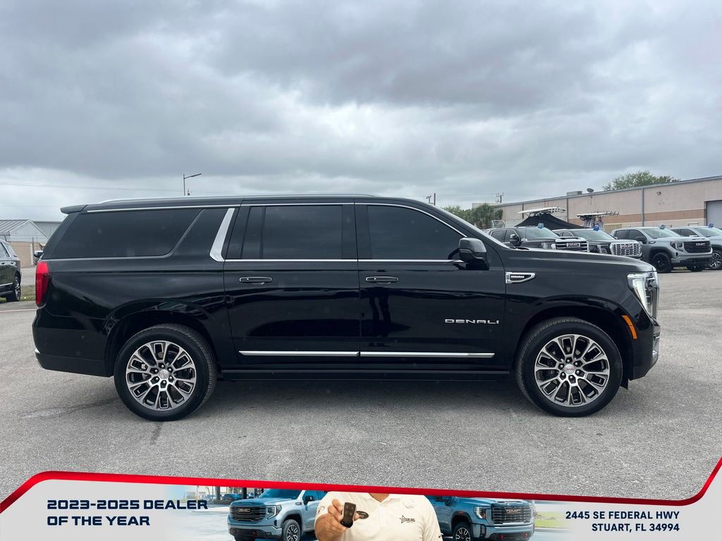 Used 2025 GMC Yukon XL Denali w/ Denali Reserve Package image 8