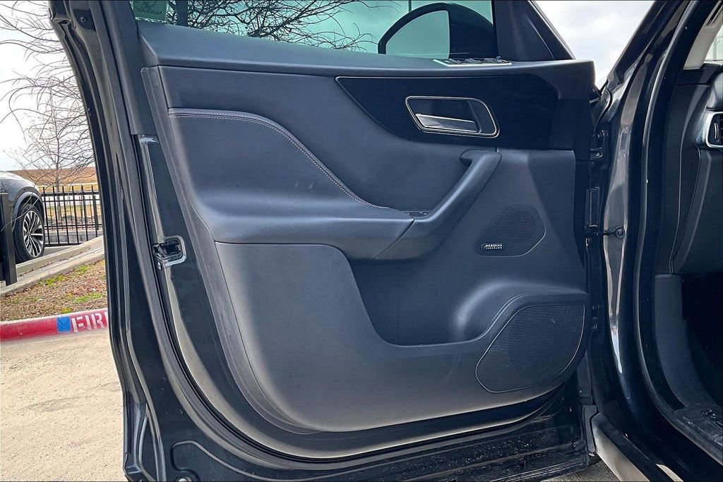 Used 2018 Jaguar F-PACE Prestige image 22