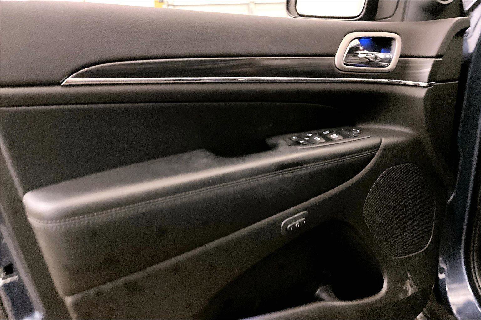 Used 2019 Jeep Grand Cherokee Limited image 22