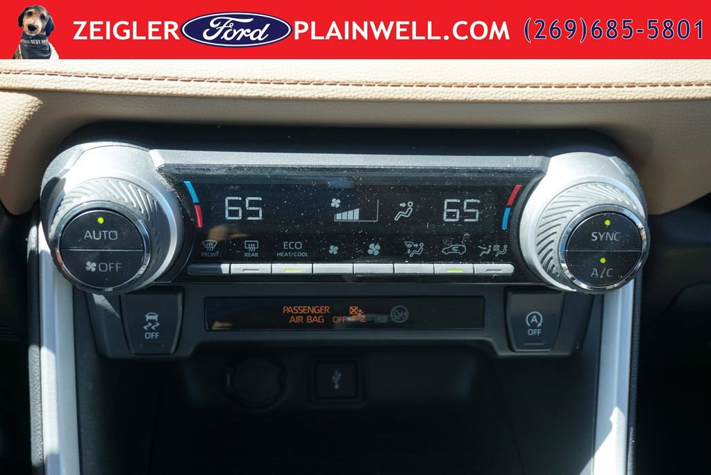Used 2021 Toyota RAV4 XLE AWD/4WD image 19