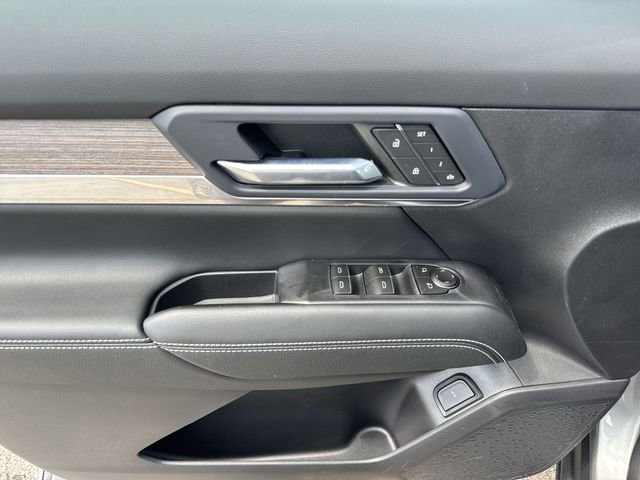 New 2026 GMC Terrain Denali w/ LPO, Black Badging Package image 13