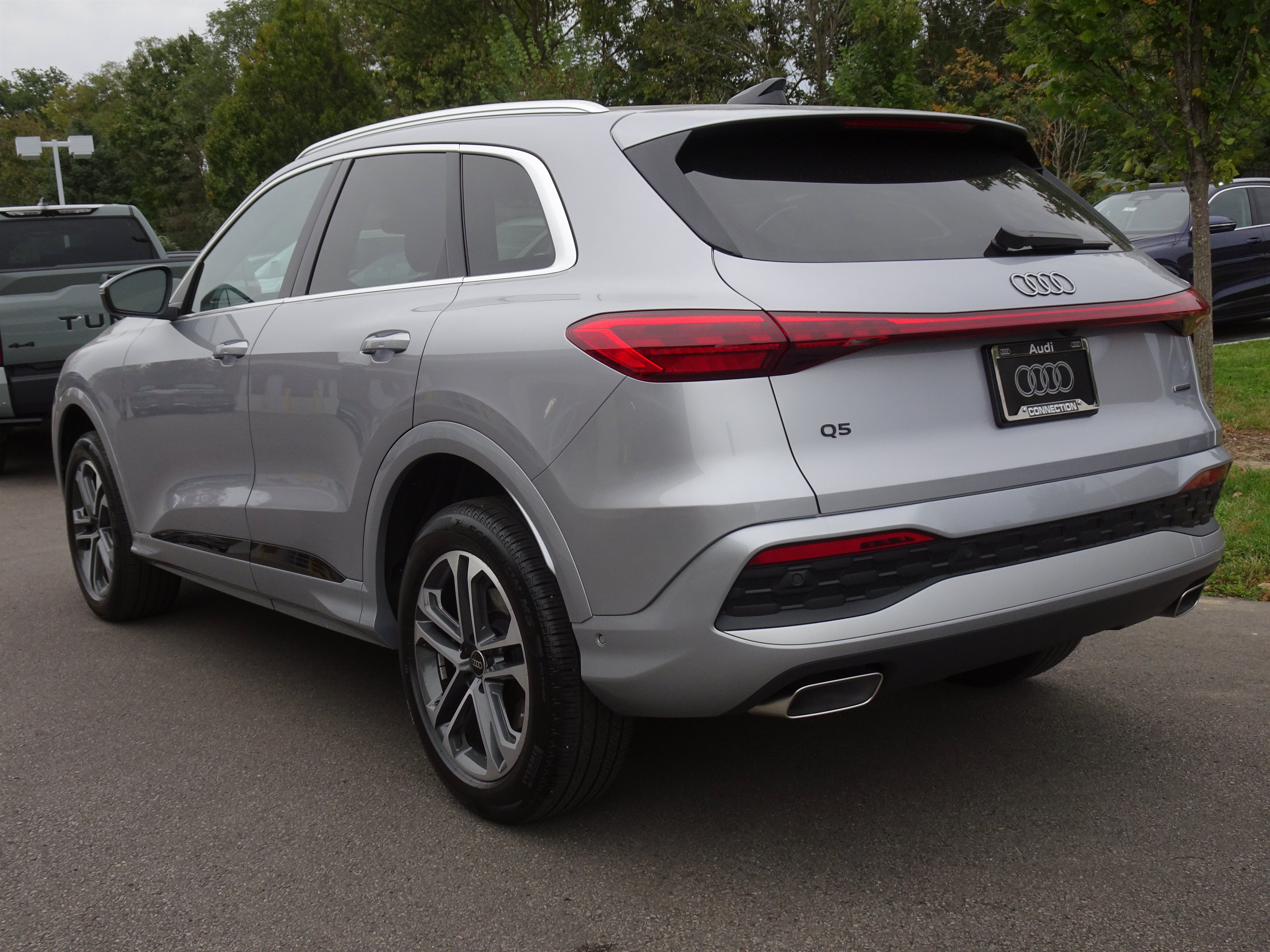 Certified 2025 Audi Q5 Premium AWD/4WD image 3