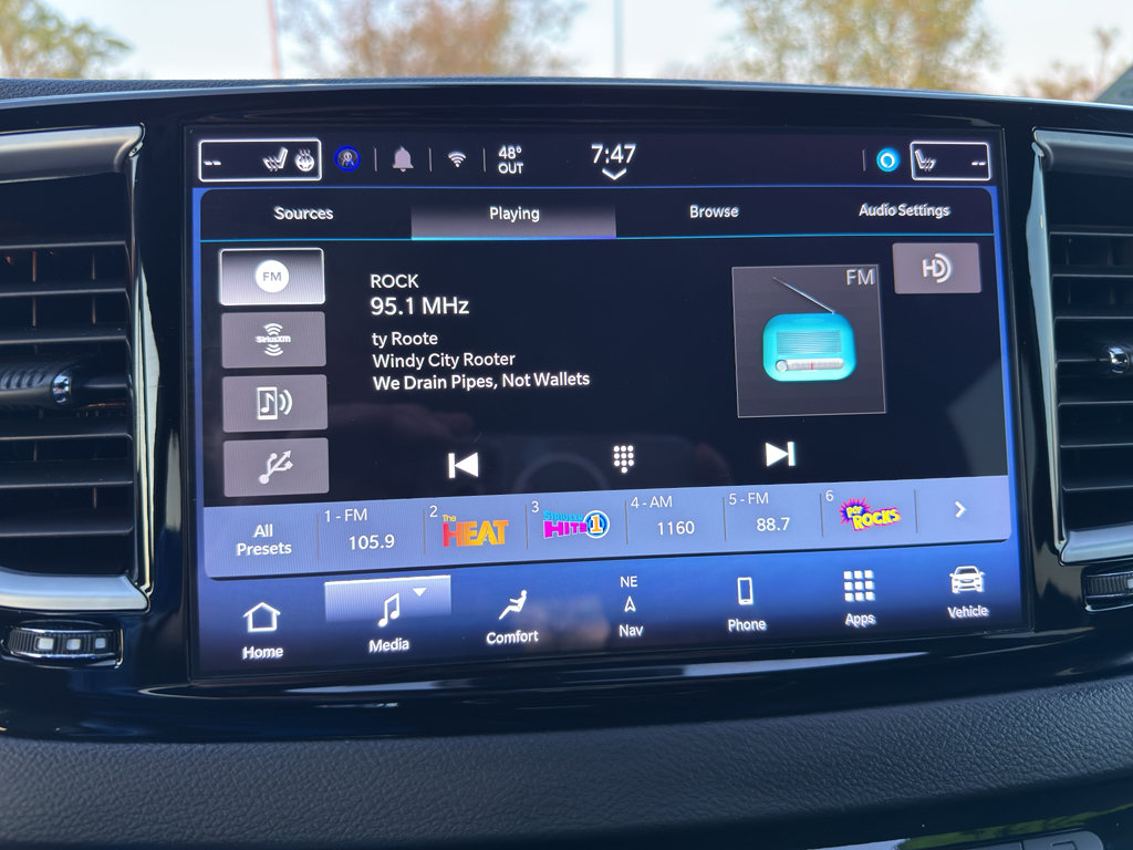 Used 2025 Chrysler Pacifica Limited FWD image 24
