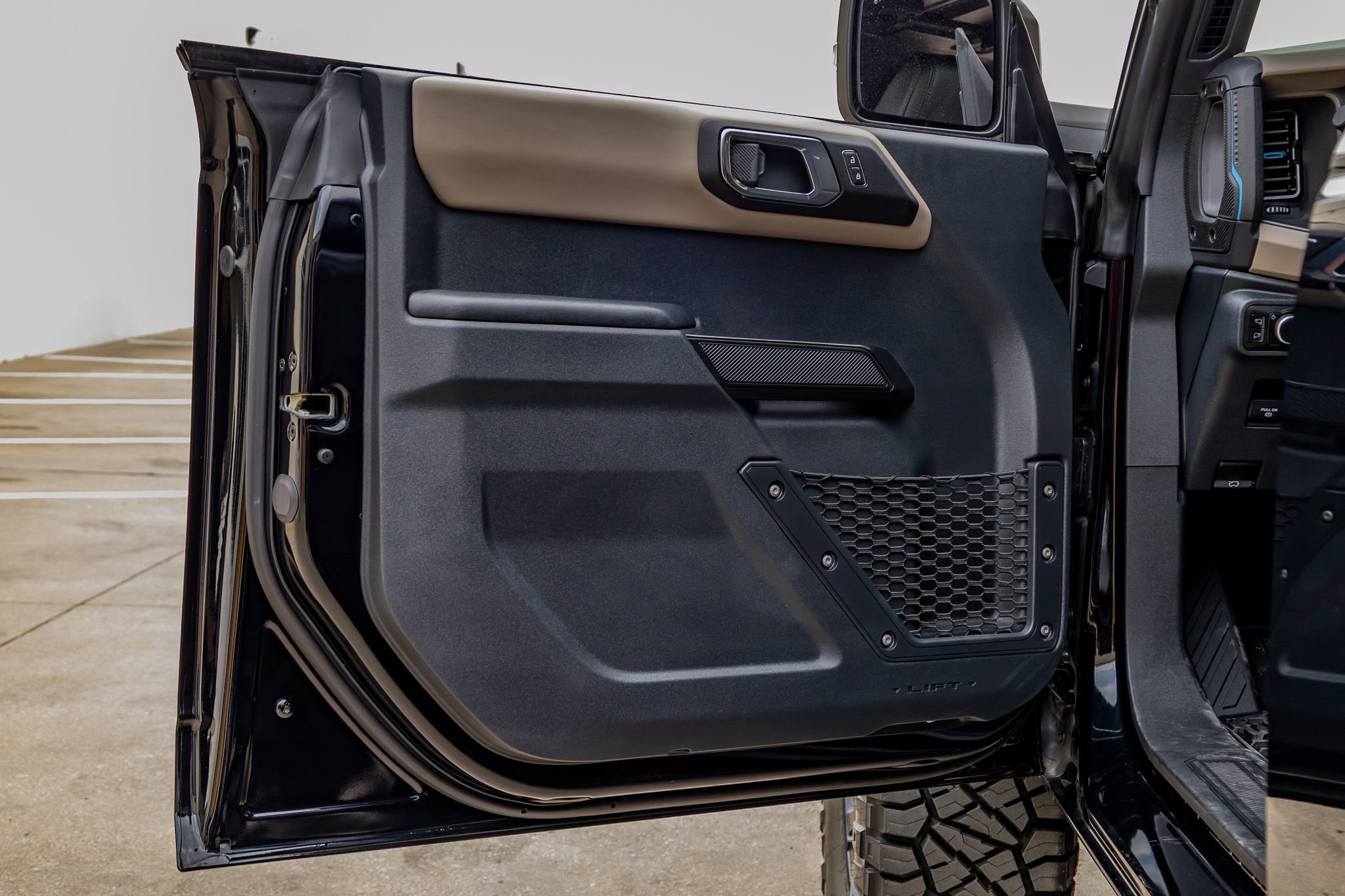 Used 2024 Ford Bronco Wildtrak image 36