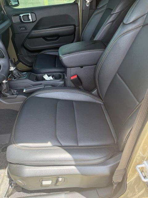 Used 2025 Jeep Gladiator Sport AWD/4WD image 9