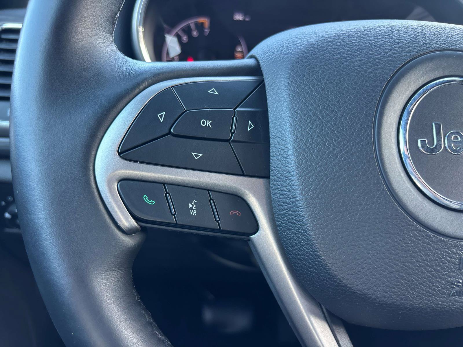 Certified 2019 Jeep Grand Cherokee Altitude AWD/4WD image 19