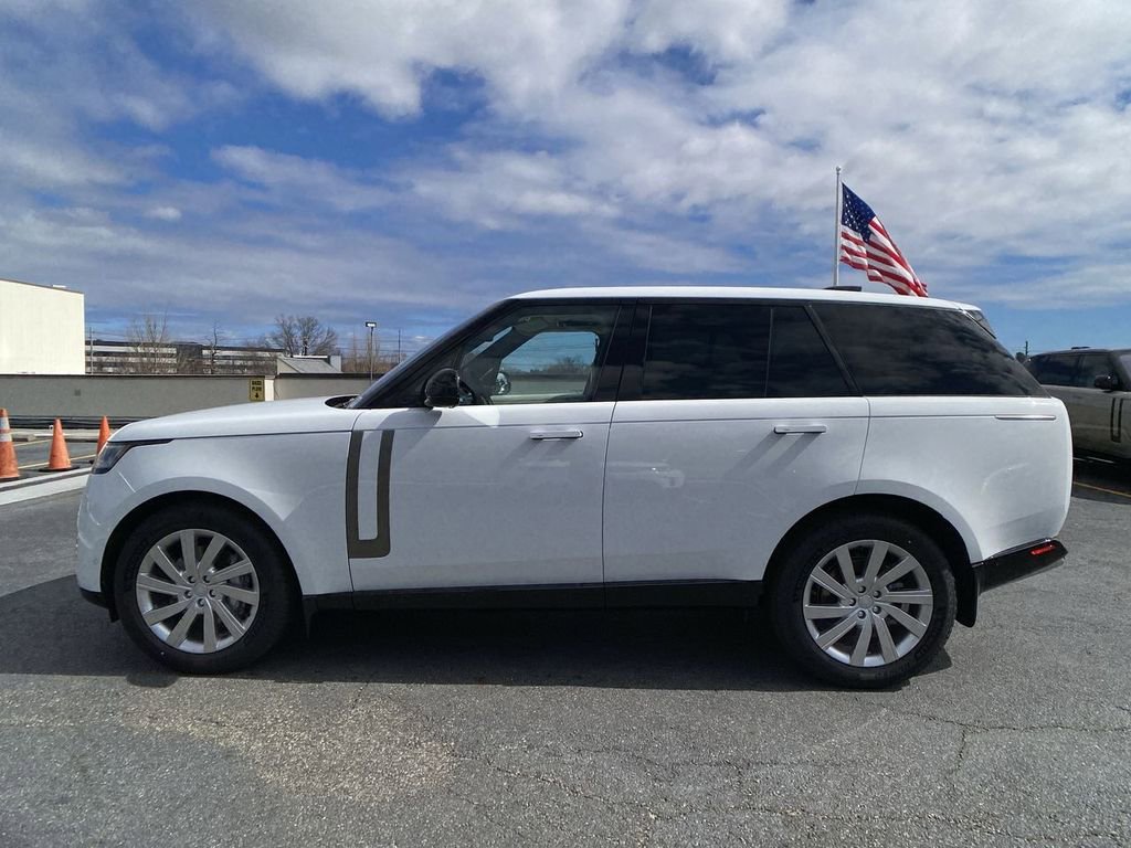 Certified 2023 Land Rover Range Rover SE image 5
