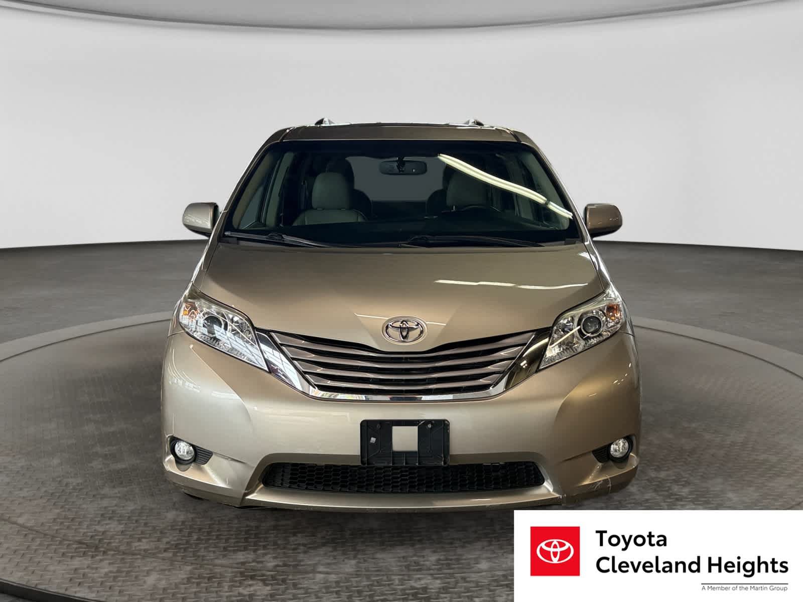 Used 2016 Toyota Sienna XLE AWD/4WD image 2