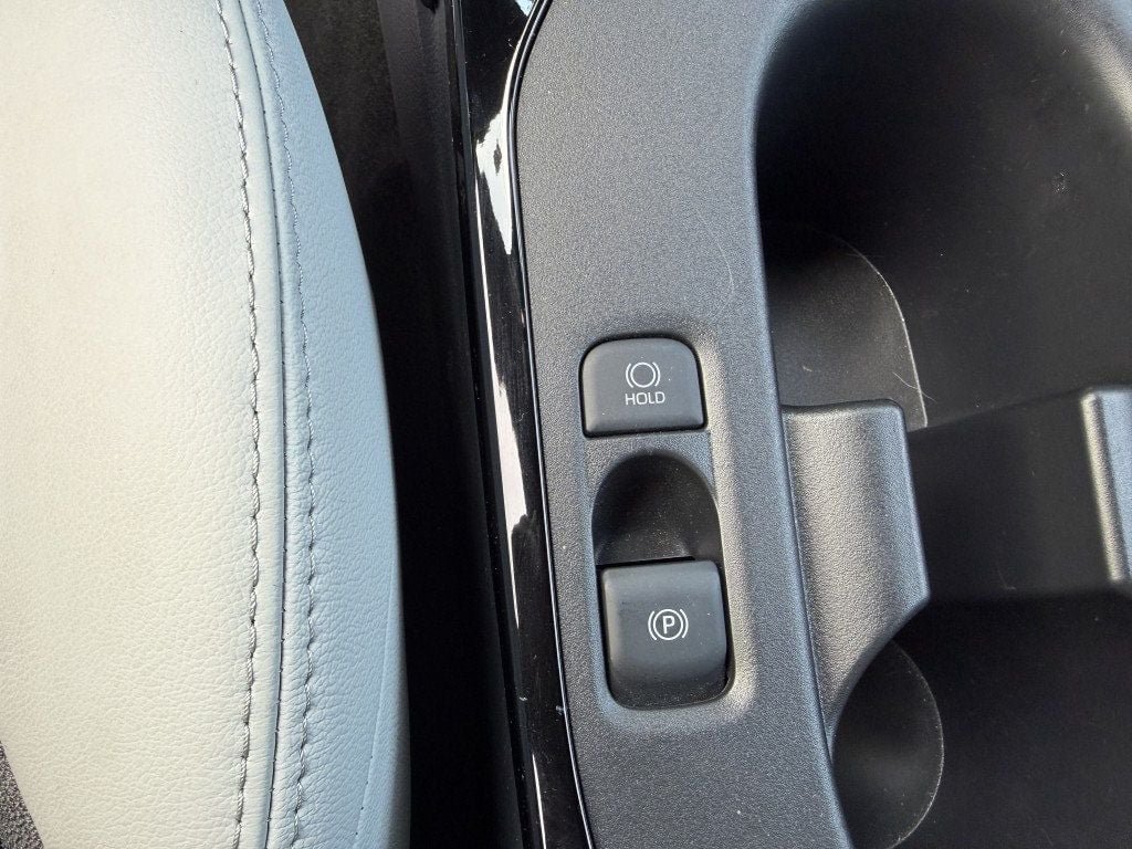 Used 2025 Toyota Corolla XSE FWD image 18