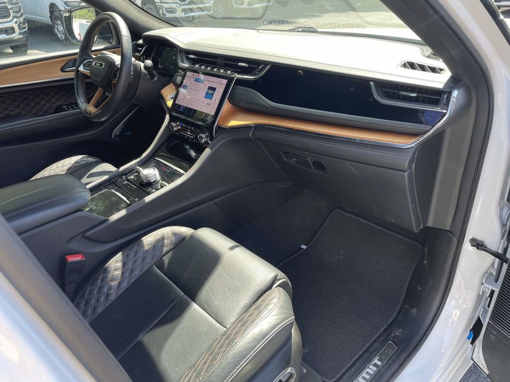 Used 2023 Jeep Grand Cherokee L Summit AWD/4WD image 14