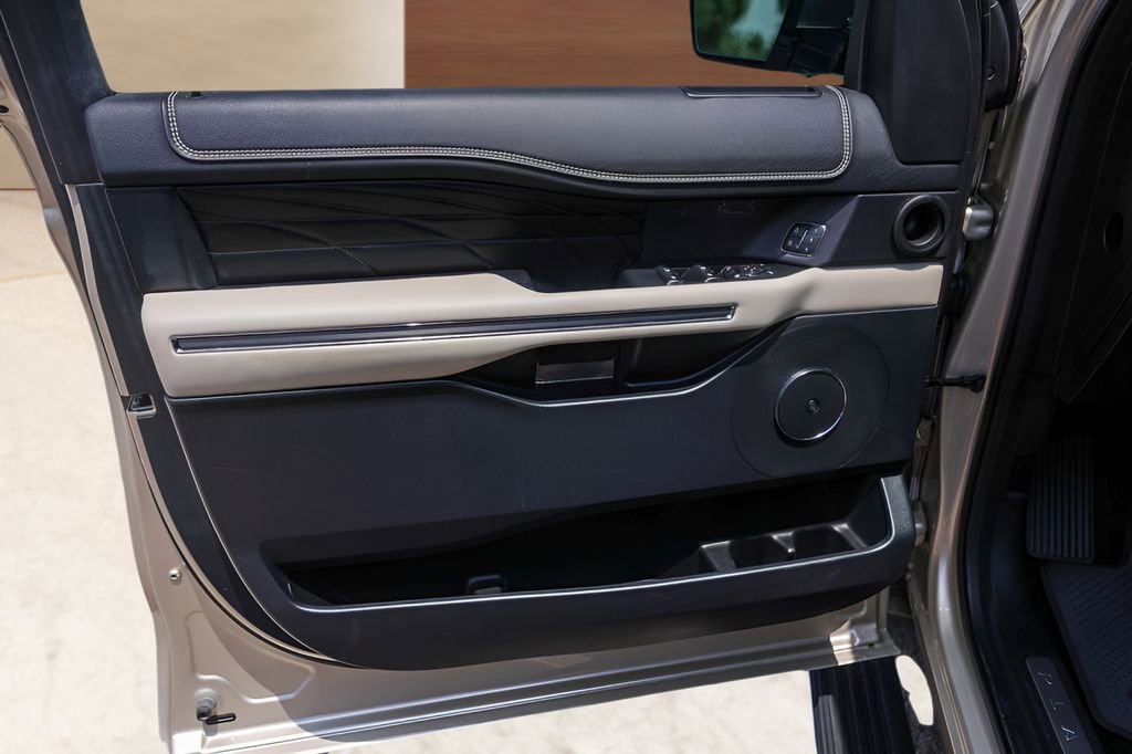 Used 2018 Ford Expedition Platinum RWD image 23