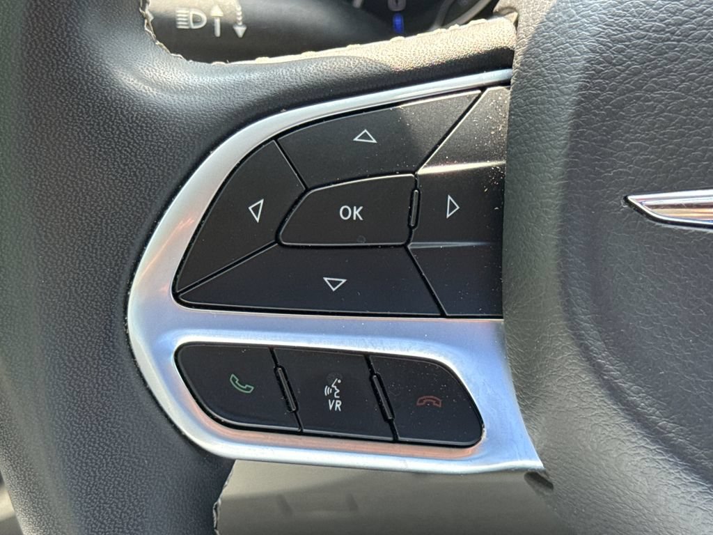 Used 2023 Chrysler Pacifica Touring-L FWD image 30