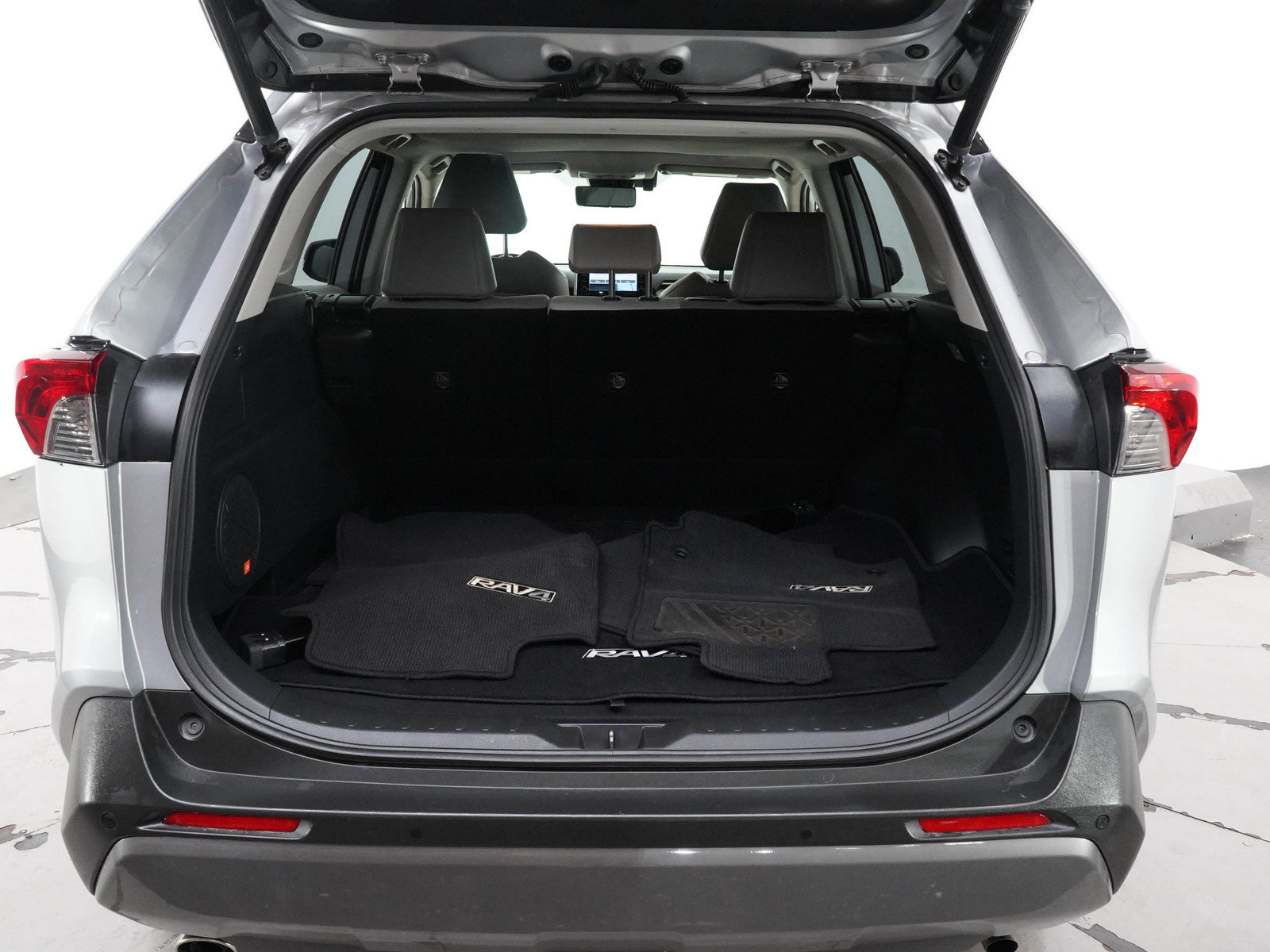 Used 2019 Toyota RAV4 Limited w/ Cold Weather Package AWD/4WD image 13
