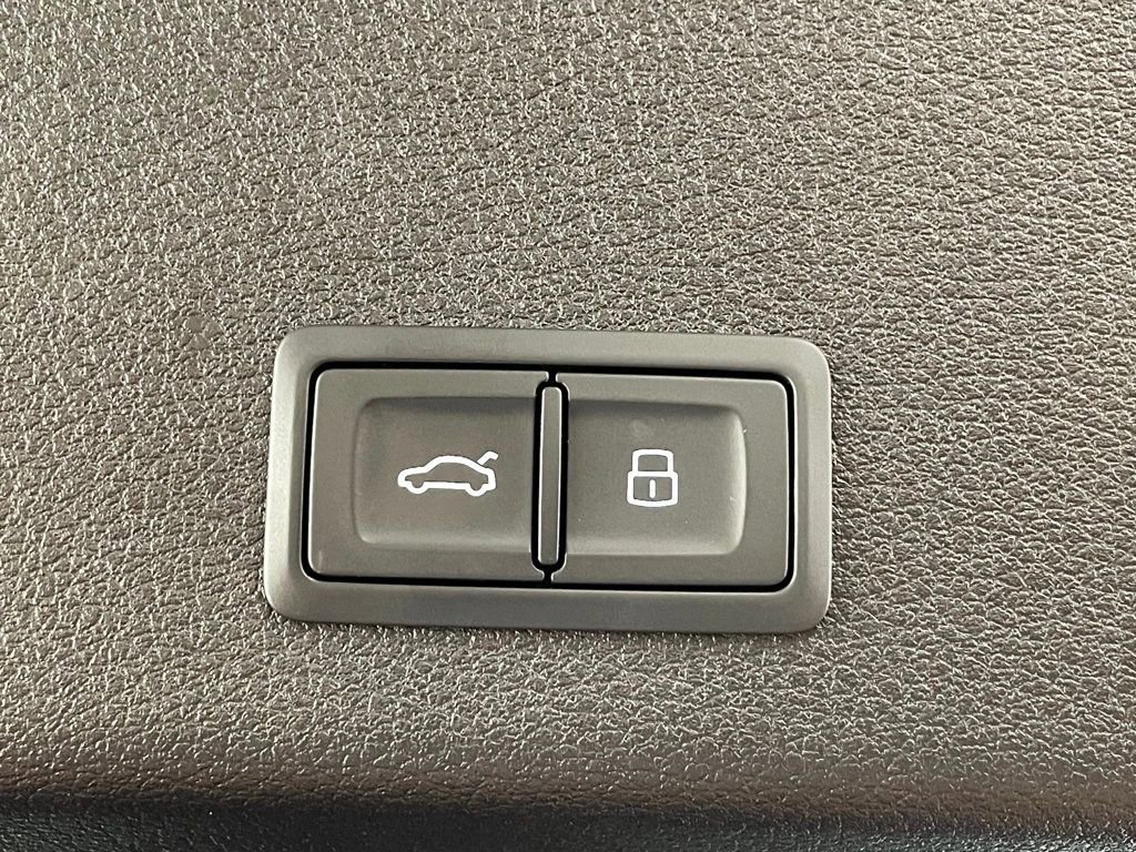 Used 2019 Audi e-tron Premium Plus AWD/4WD image 23