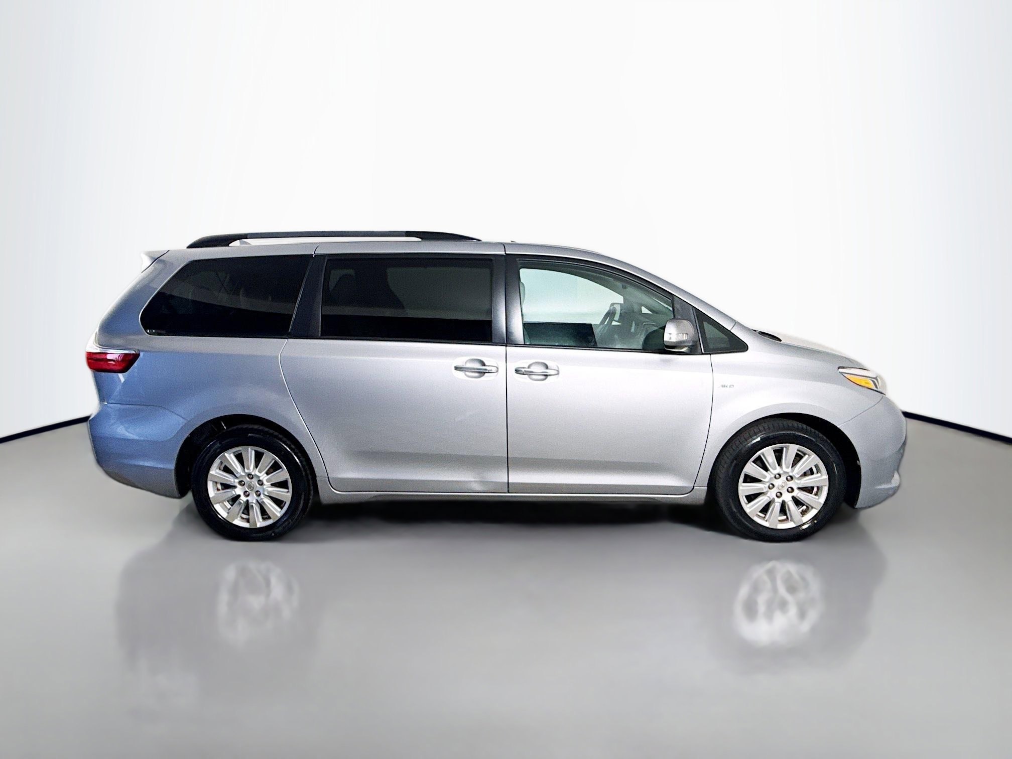 Used 2017 Toyota Sienna Limited Premium image 11