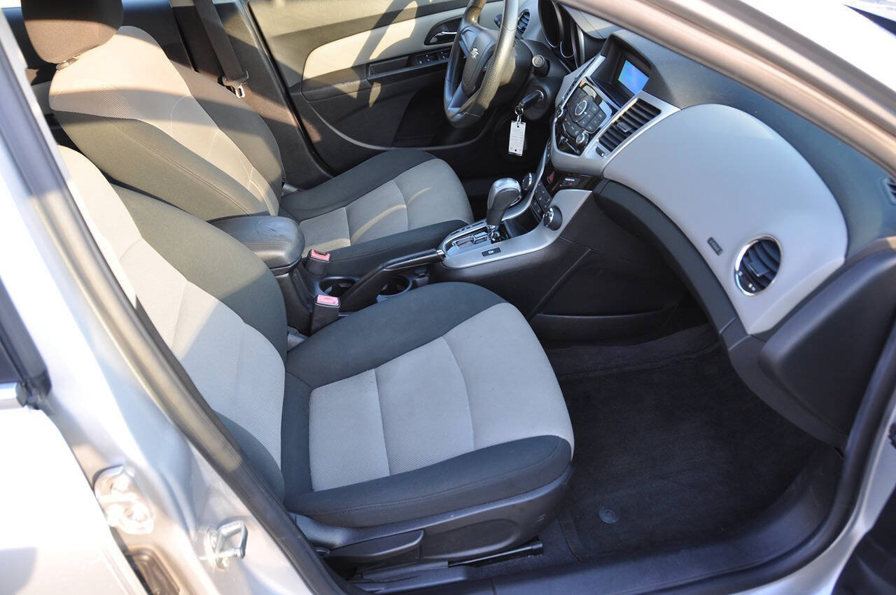 Used 2012 Chevrolet Cruze LS w/ Connectivity Package FWD image 28
