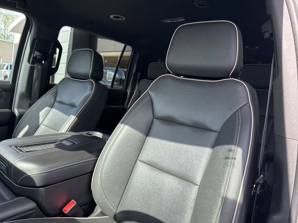Used 2023 Chevrolet Suburban Premier image 17