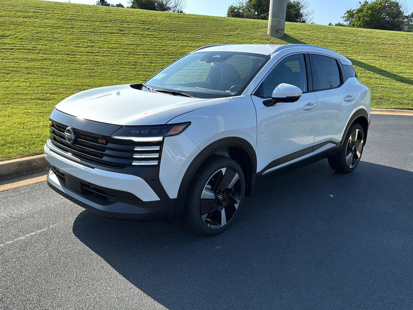 New 2025 Nissan Kicks SR