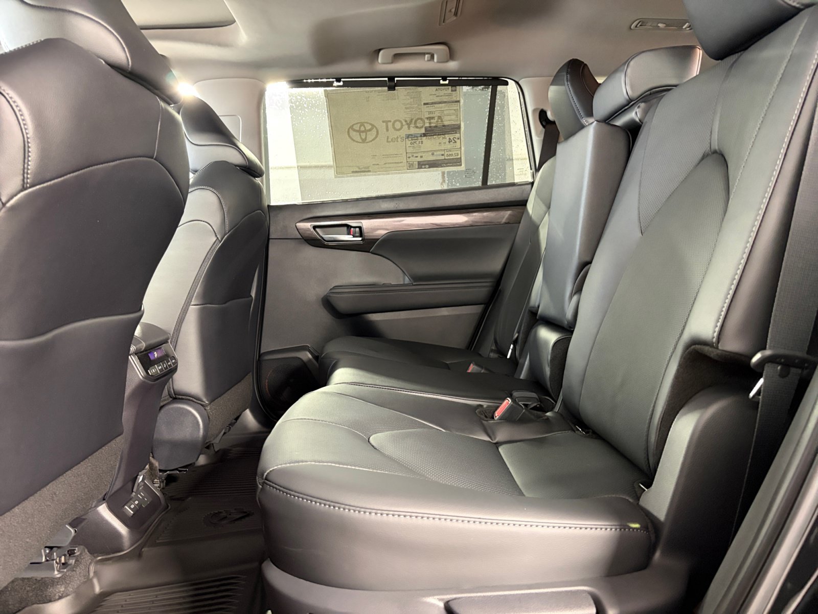 New 2026 Toyota Highlander Limited AWD/4WD image 17