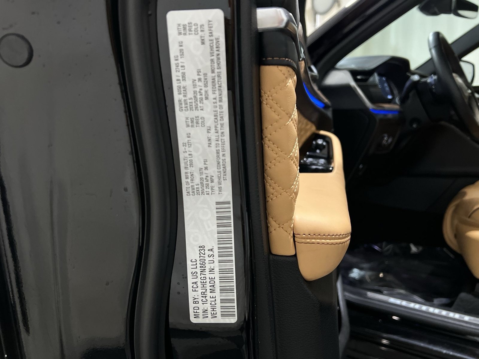 Used 2022 Jeep Grand Cherokee Summit AWD/4WD image 39
