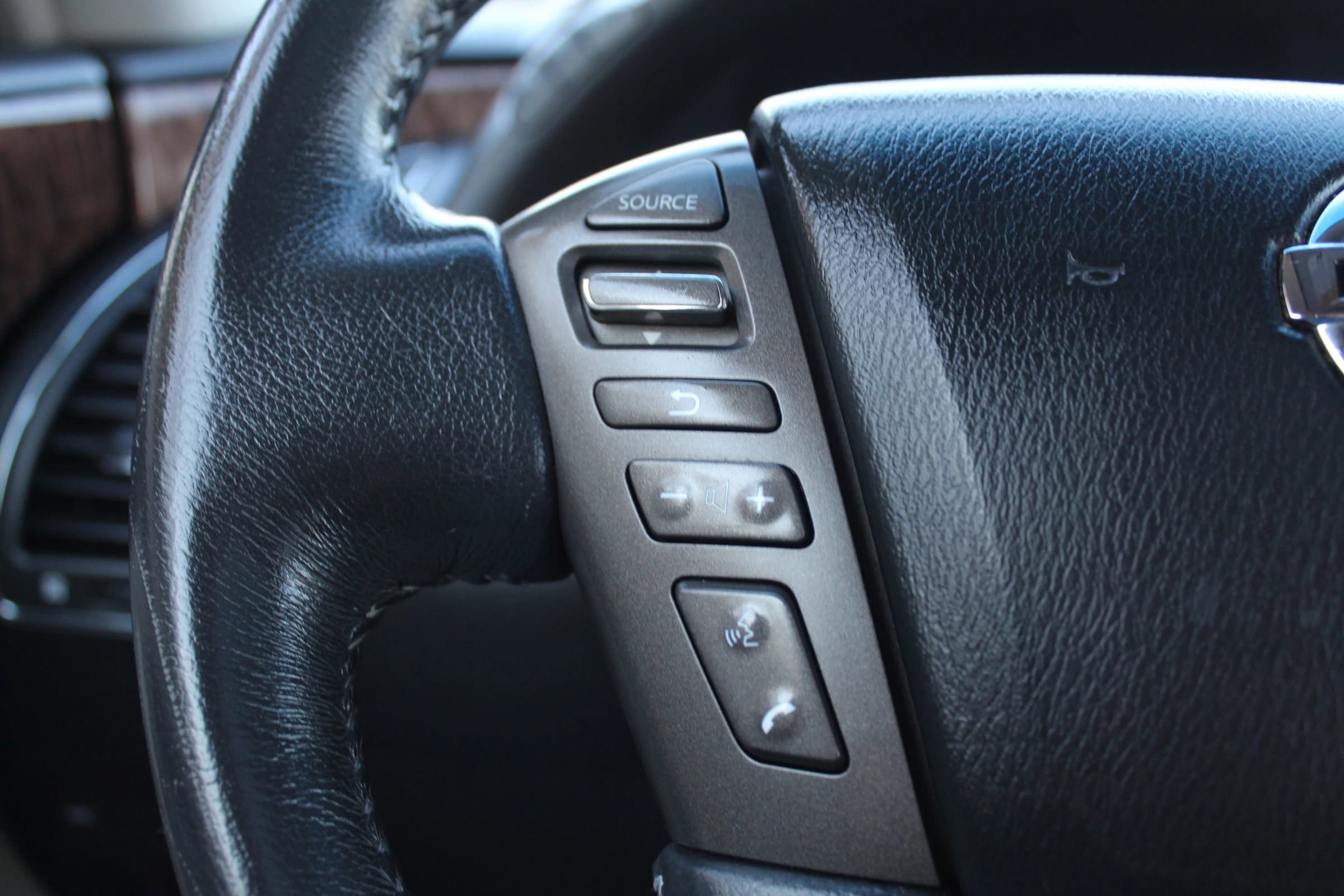 Used 2017 Nissan Armada SL image 27