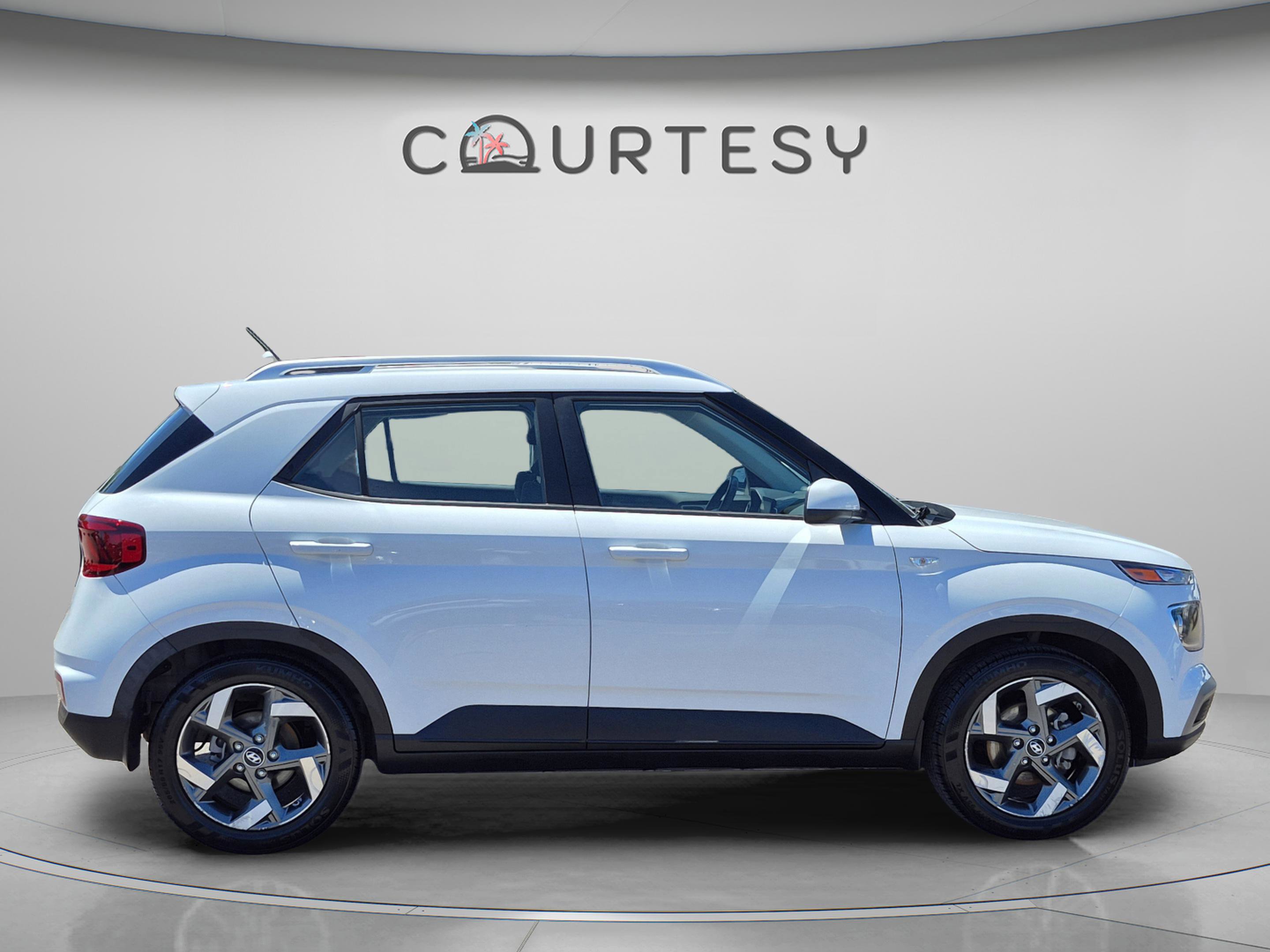 Used 2023 Hyundai Venue SEL FWD image 6