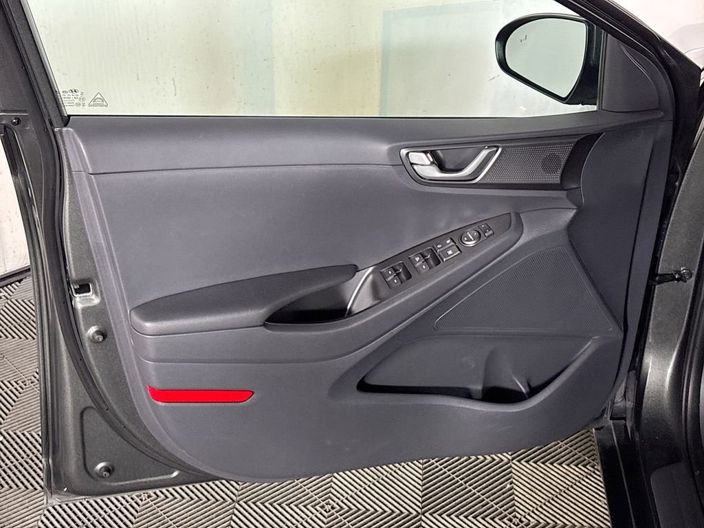 Used 2021 Hyundai Ioniq SE FWD image 10