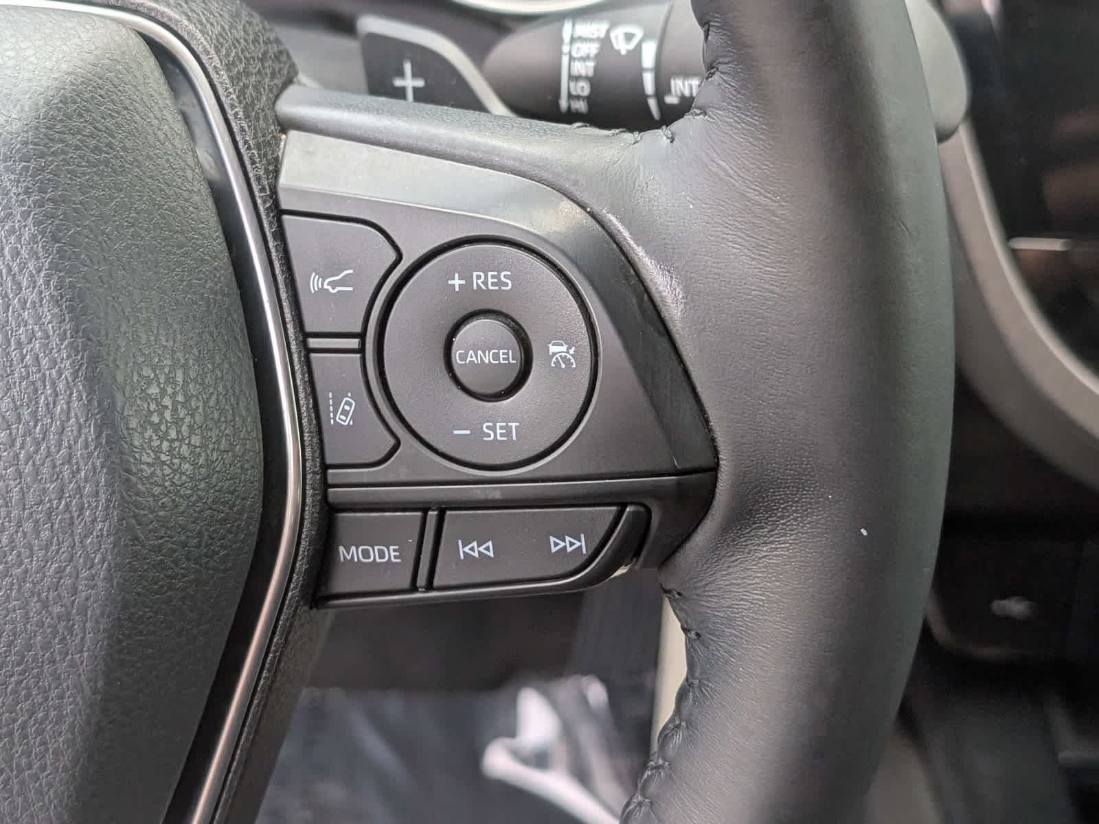 Used 2020 Toyota Camry SE FWD image 22