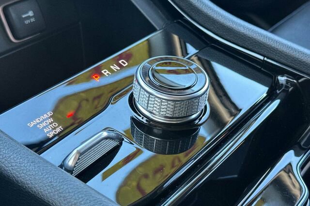 Used 2023 Jeep Grand Cherokee Limited image 19